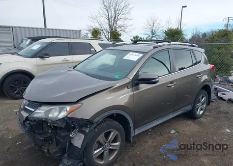 2015 Toyota Rav4 Xle z USA, uszkodzony, nr VIN 2T3RFREV0FW248199